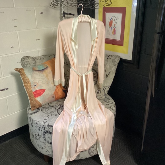 BARAD. ROBE a& Nighty set PEACH N WHITE DETAILED  VINTAGE VIBES !!! - Picture 5 of 11